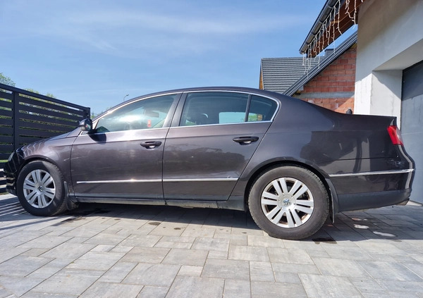 Volkswagen Passat cena 18500 przebieg: 251800, rok produkcji 2008 z Skierniewice małe 56